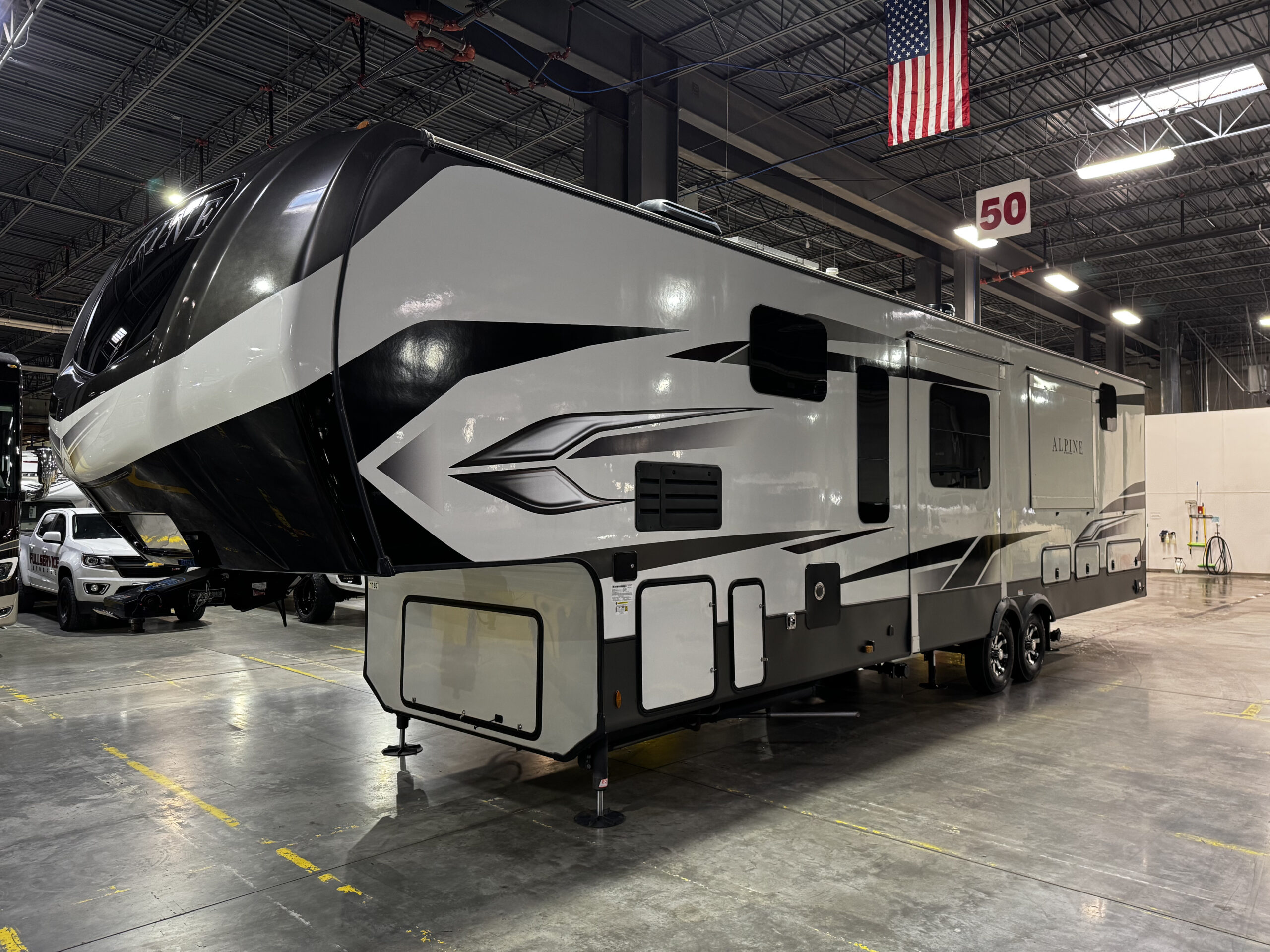 
								2022 Keystone Alpine 3790 full									