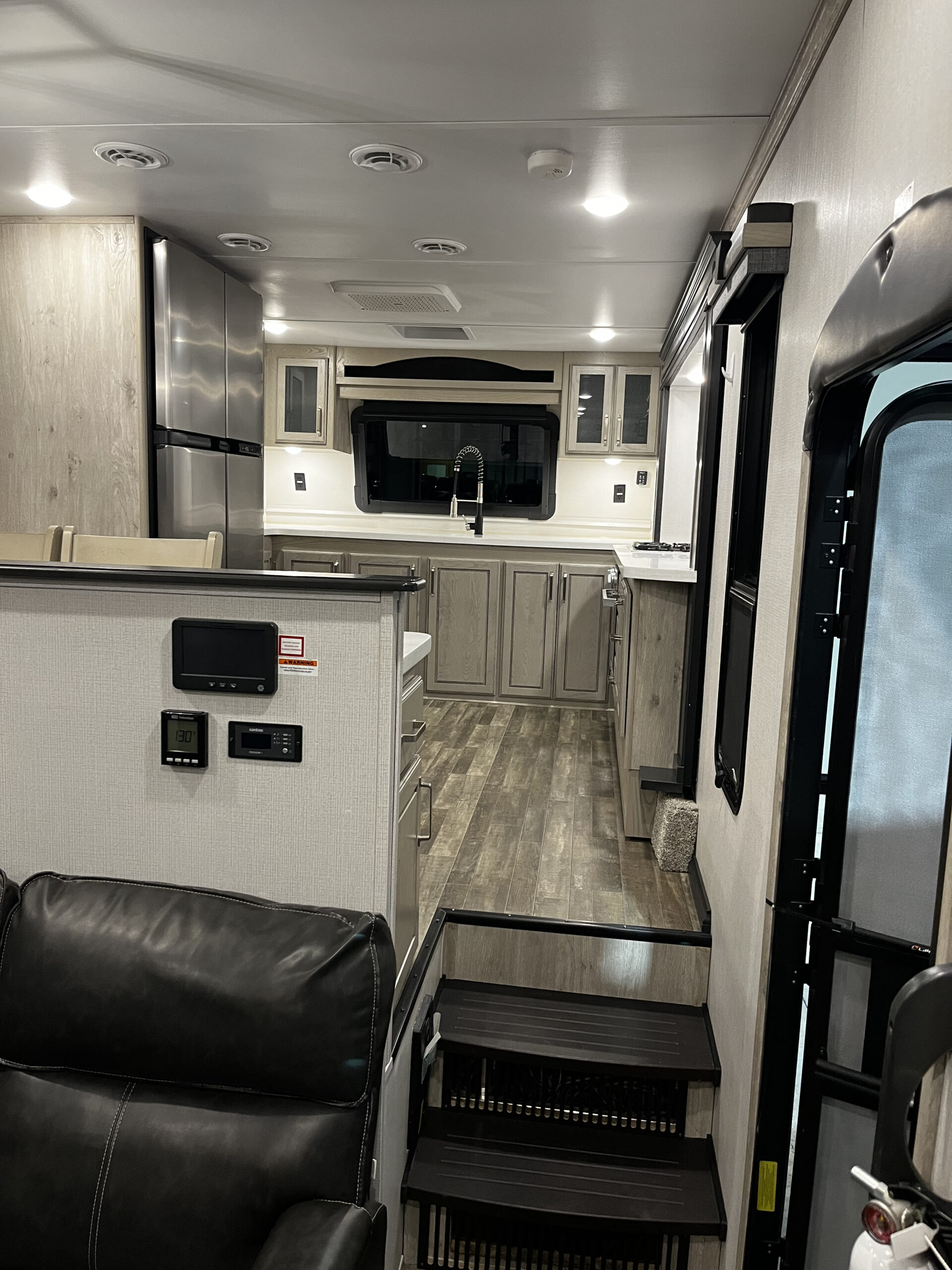 
								2022 Keystone Alpine 3790 full									