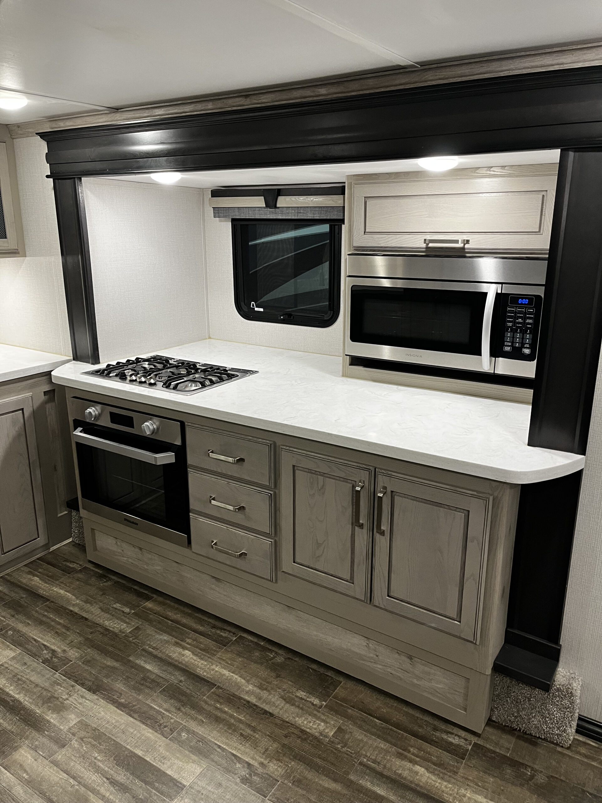 
								2022 Keystone Alpine 3790 full									