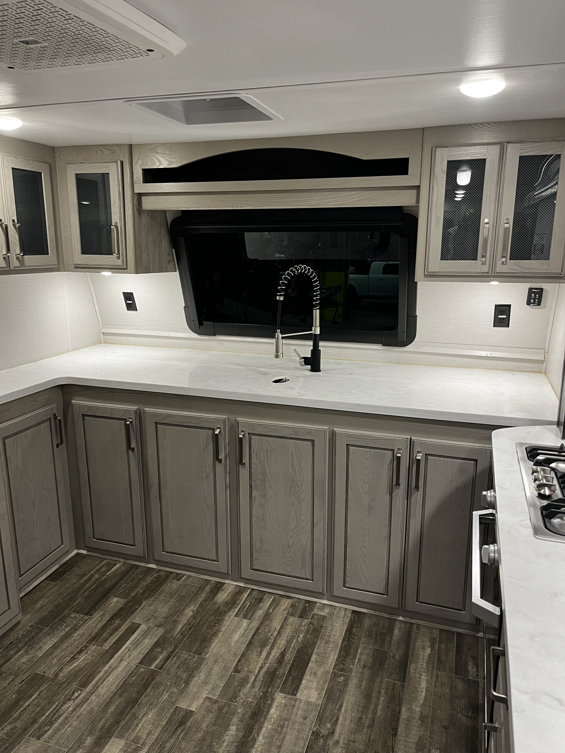 
								2022 Keystone Alpine 3790 full									