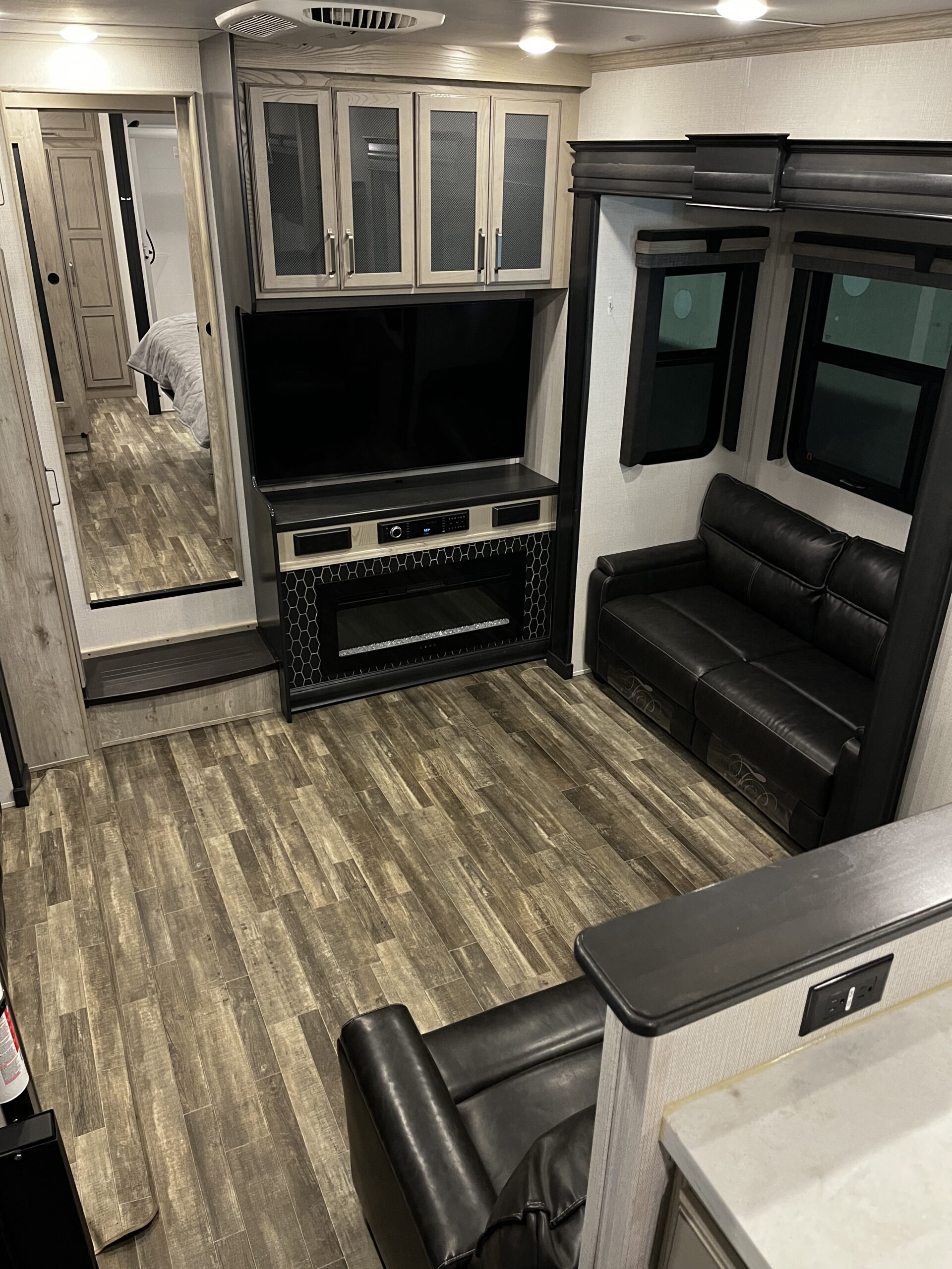 
								2022 Keystone Alpine 3790 full									