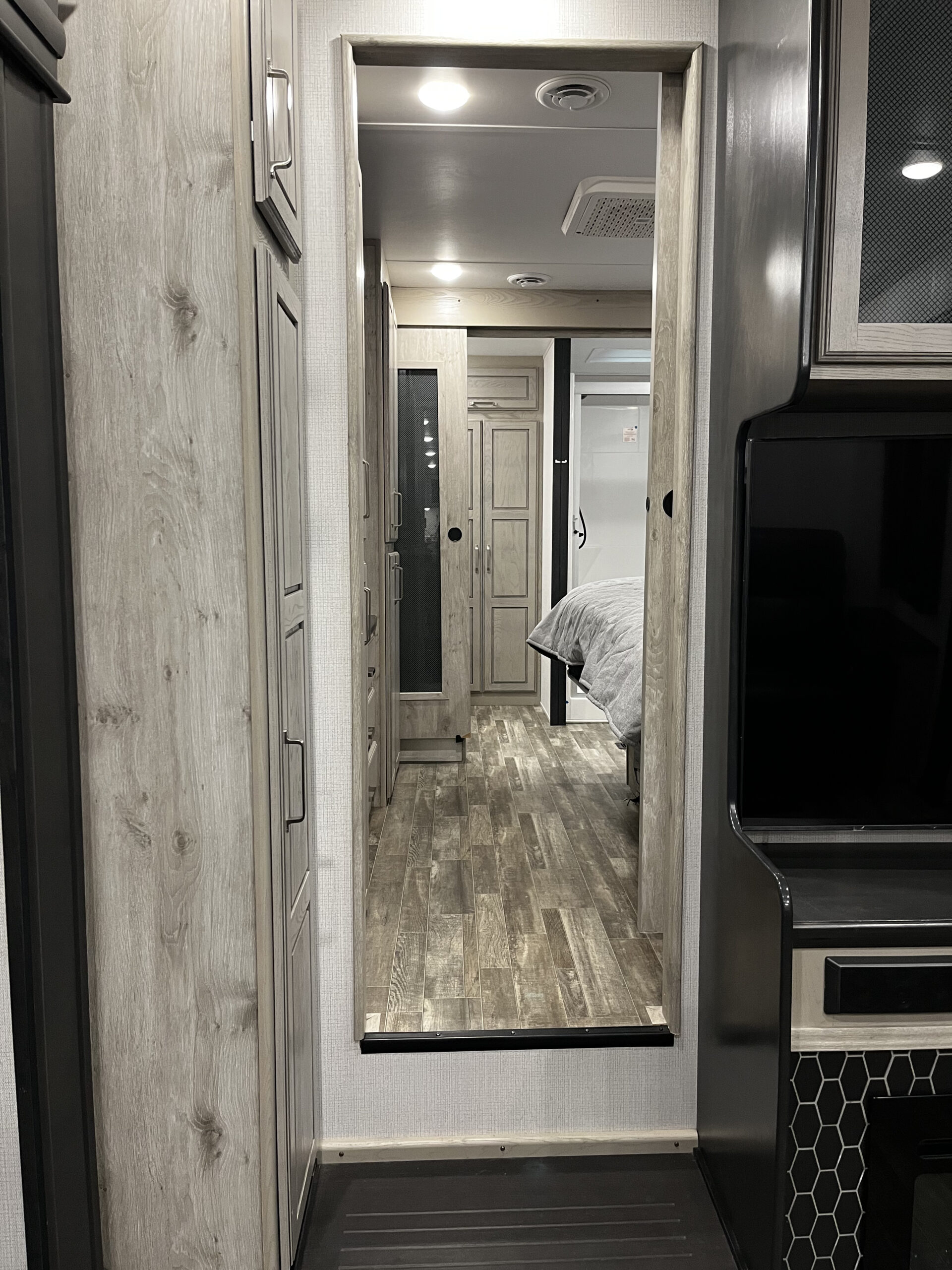 
								2022 Keystone Alpine 3790 full									