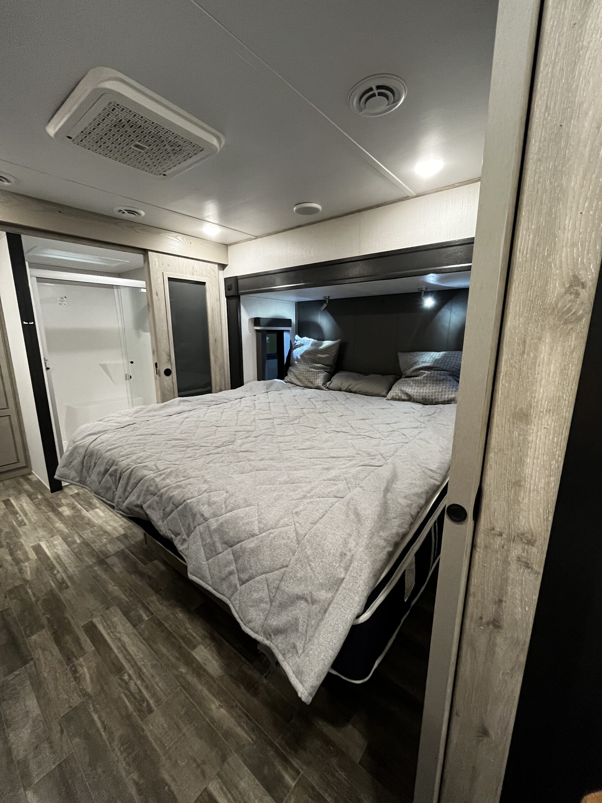 
								2022 Keystone Alpine 3790 full									