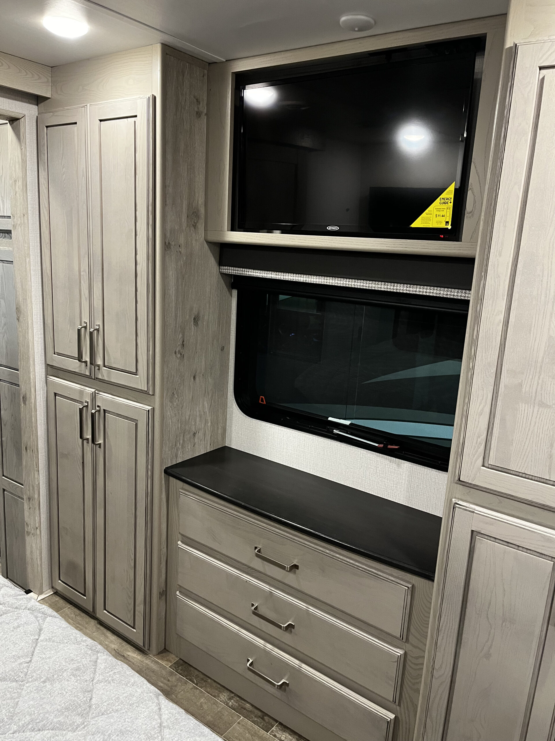 
								2022 Keystone Alpine 3790 full									