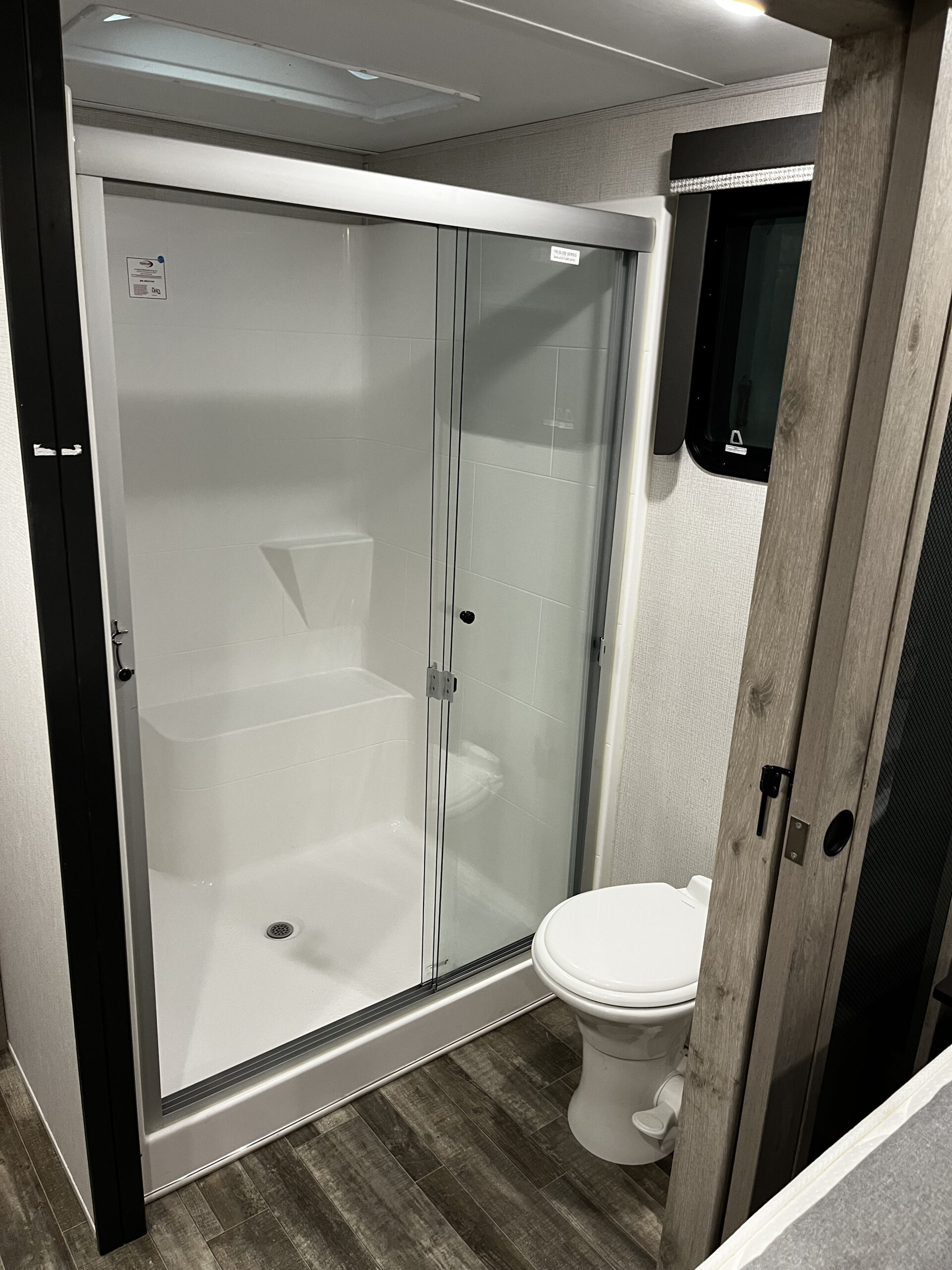 
								2022 Keystone Alpine 3790 full									