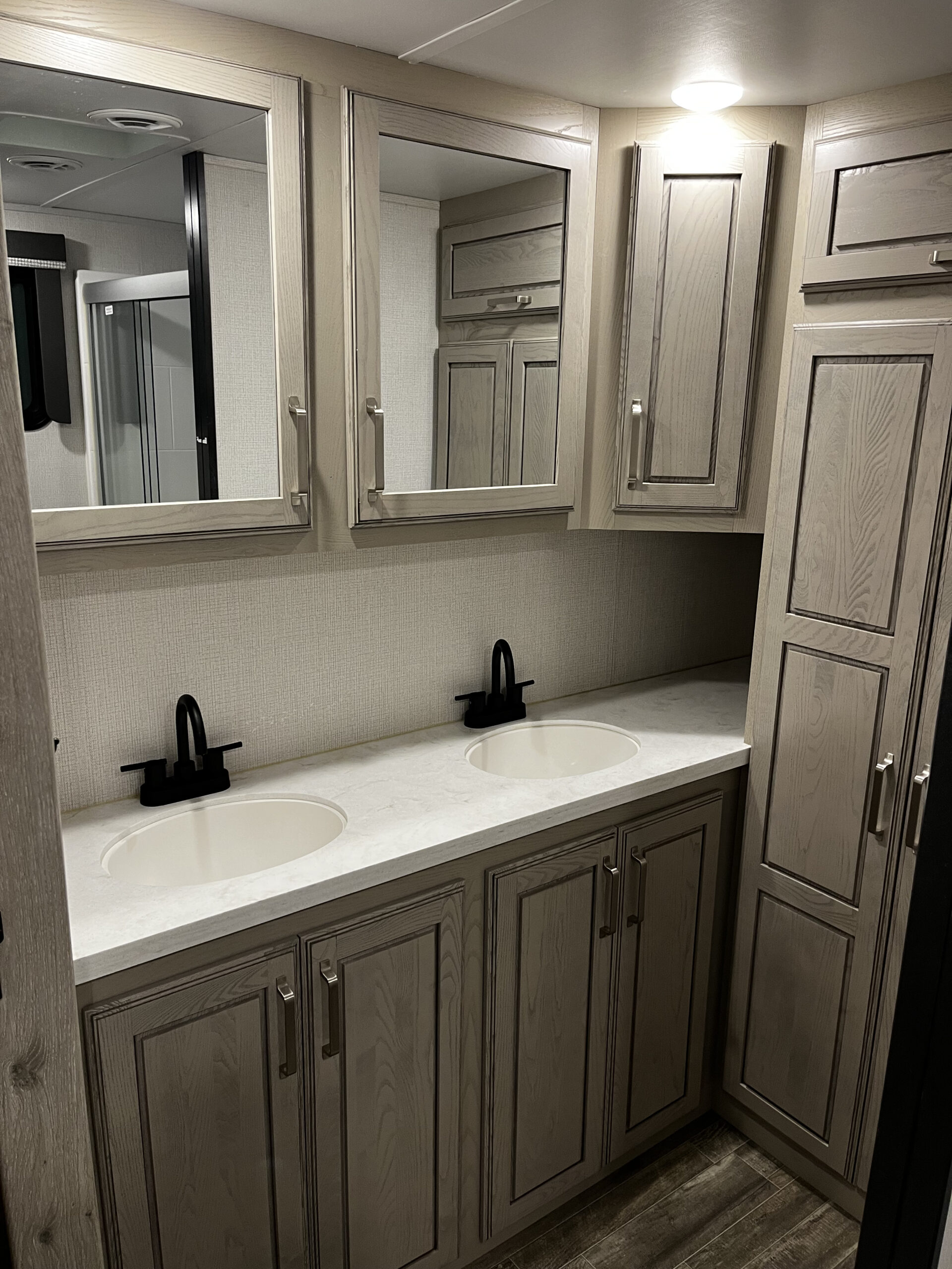 
								2022 Keystone Alpine 3790 full									