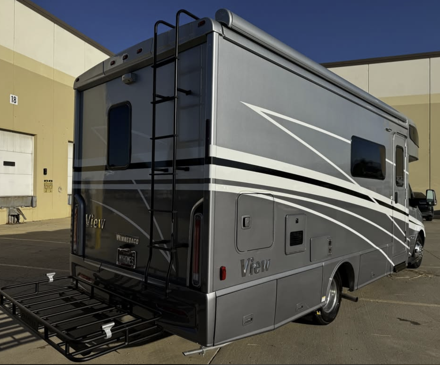 
								2025 Winnebago View 24D full									