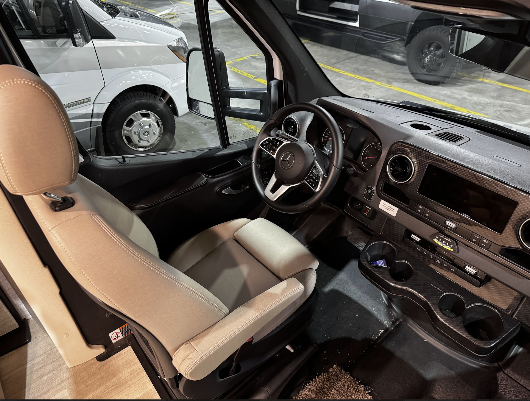 
								2025 Winnebago View 24D full									