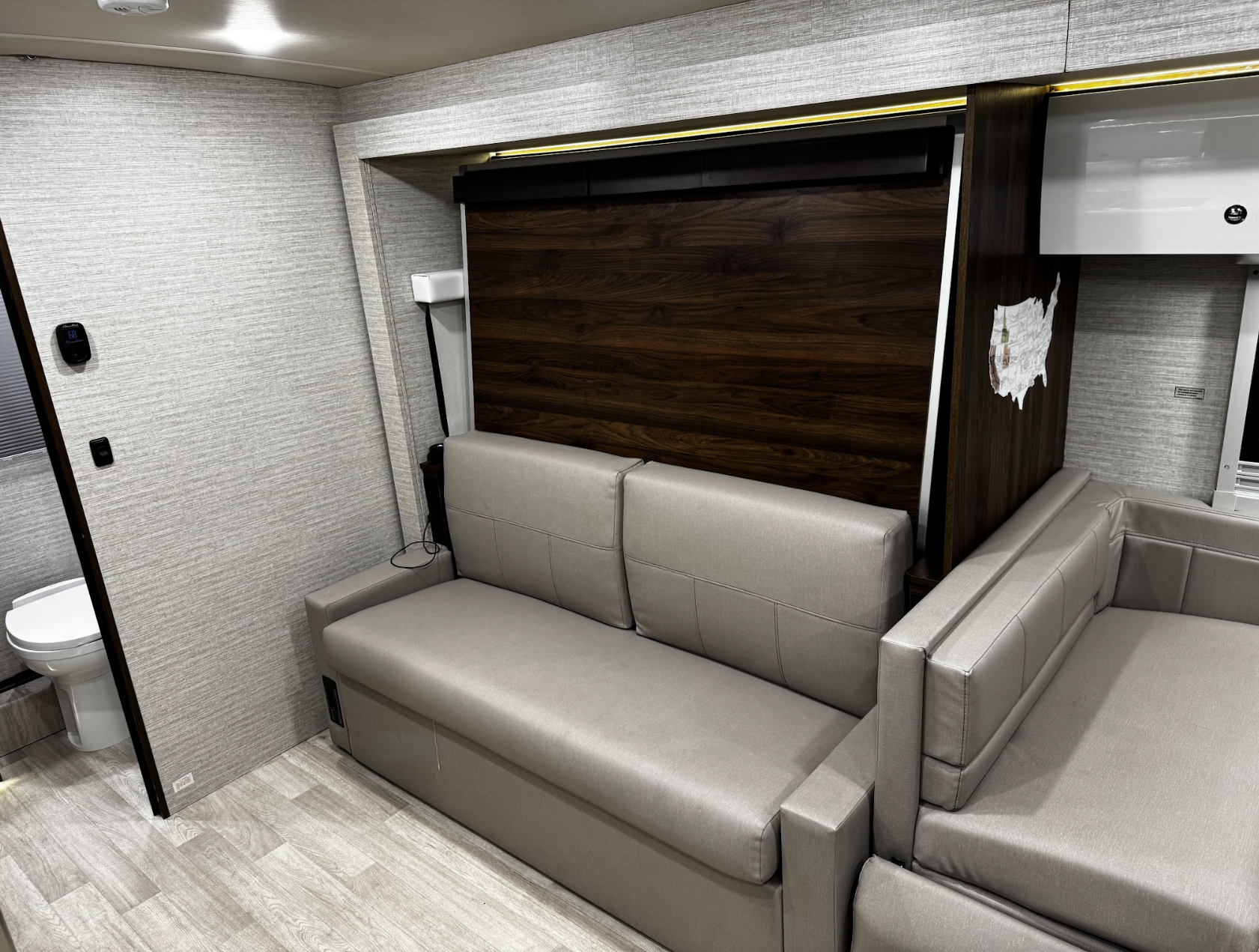 
								2025 Winnebago View 24D full									