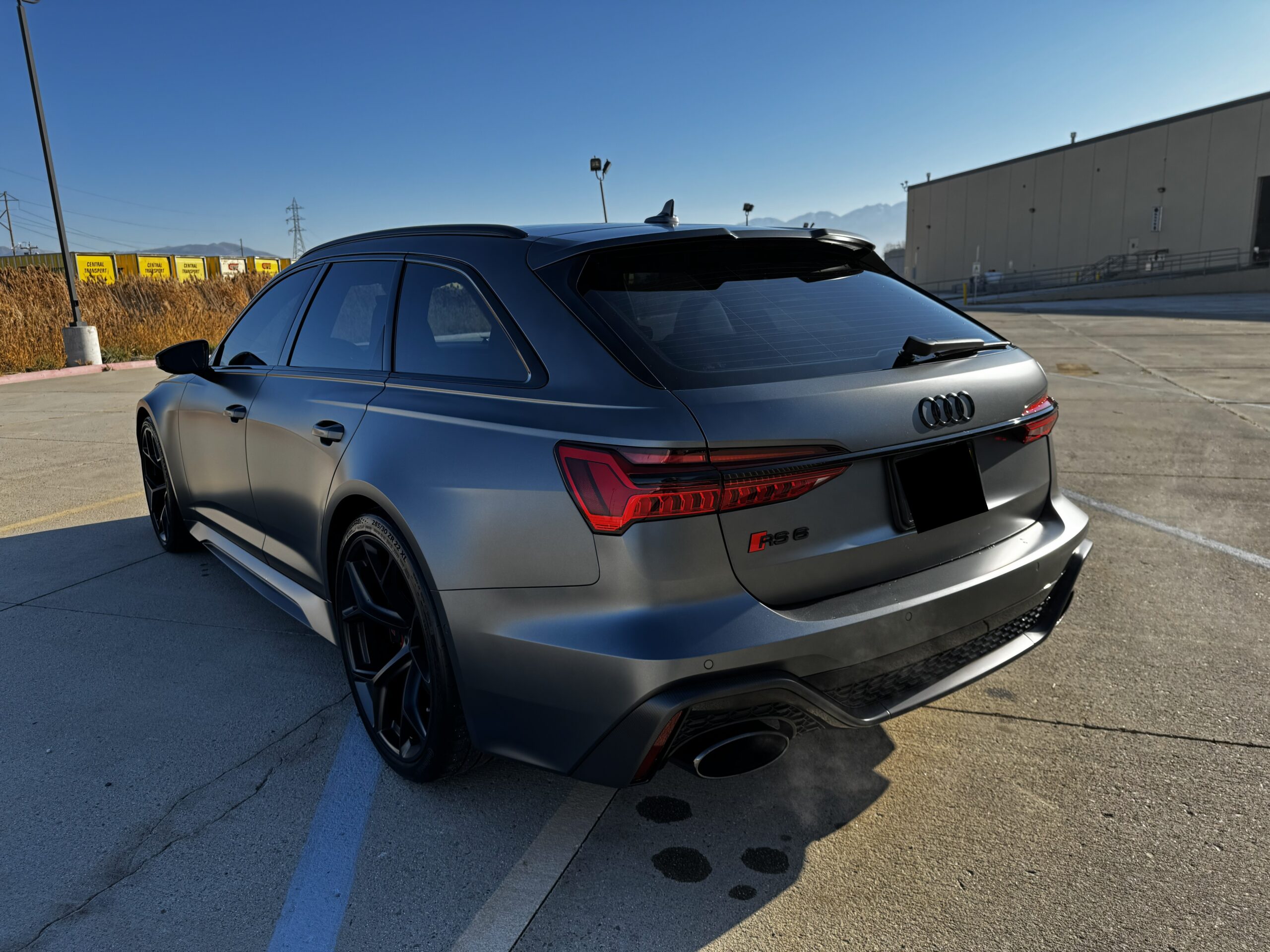 
								2024 Audi RS6 Avant full									